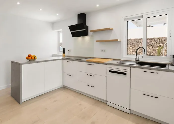 Cactus - Large Private Plot - Heated Pool & Bbq - Luxury Vacation