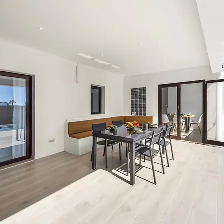 Cactus - Large Private Plot - Heated Pool & Bbq - Luxury Vacation 别墅