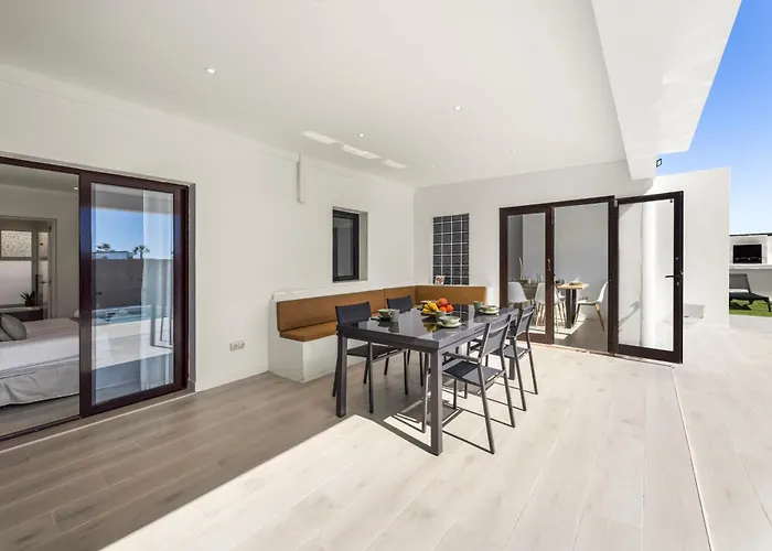 Cactus - Large Private Plot - Heated Pool & Bbq - Luxury Vacation 别墅